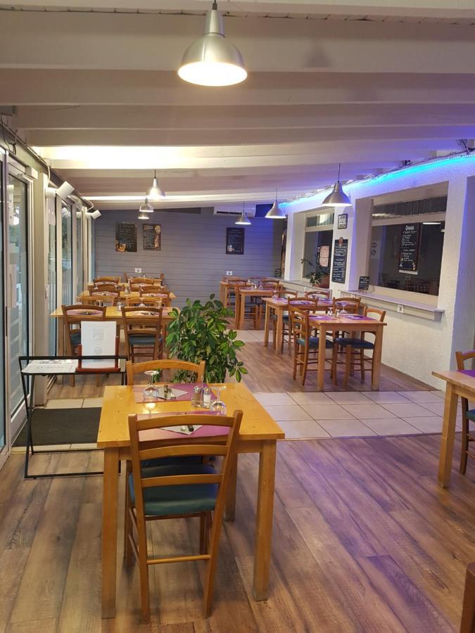 Отель Le Sporting Beaumont-sur-Leze Экстерьер фото
